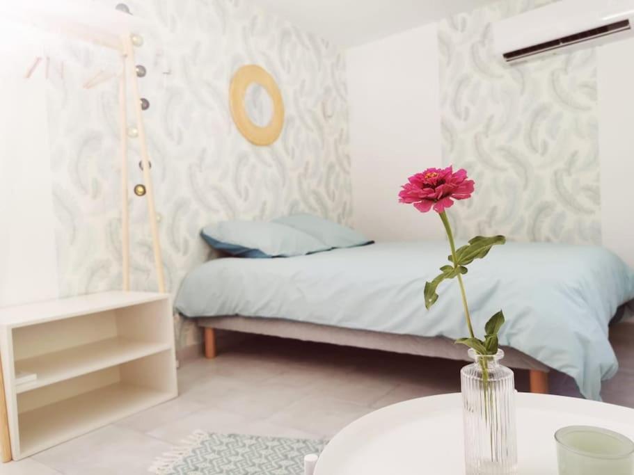 Belle Dependance De 30M2 Avec Terrasse Et Jardin Apartman Villeneuve-lès-Avignon Kültér fotó