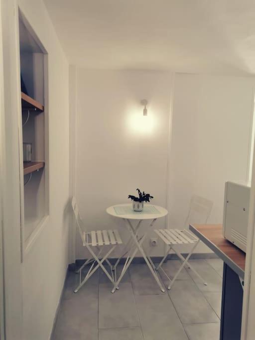 Belle Dependance De 30M2 Avec Terrasse Et Jardin Apartman Villeneuve-lès-Avignon Kültér fotó